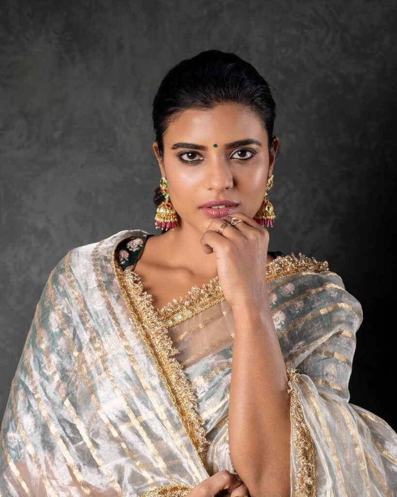 https://talkiesplus.com/aishwarya-rajesh-saree-photos/