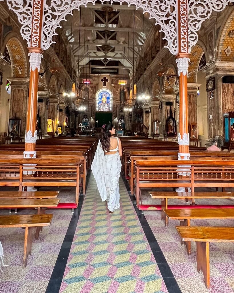 https://talkiesplus.com/janhvi-kapoor-looks-enchanting-in-a-white-saree/