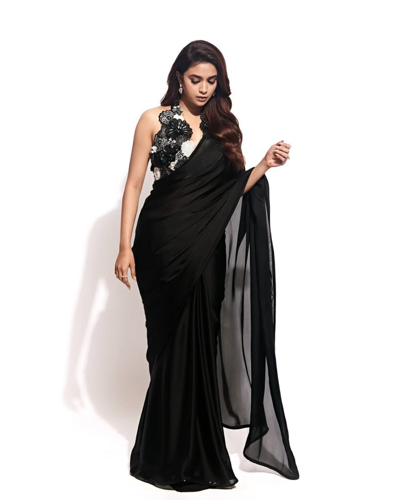 https://talkiesplus.com/keerthy-suresh-black-saree-photos/