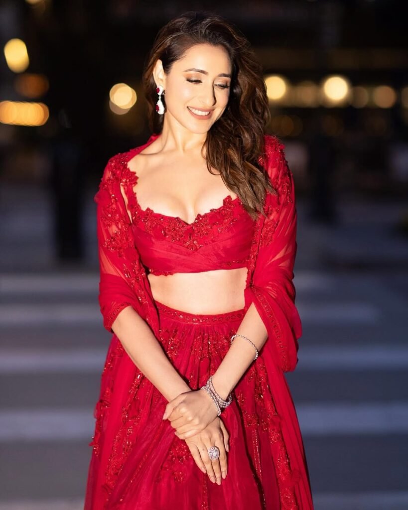 https://talkiesplus.com/pragya-jaiswal-latest-photos/