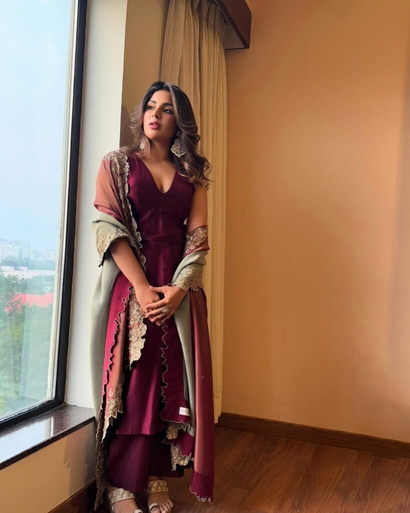 https://talkiesplus.com/samyuktha-menon-traditional-look/