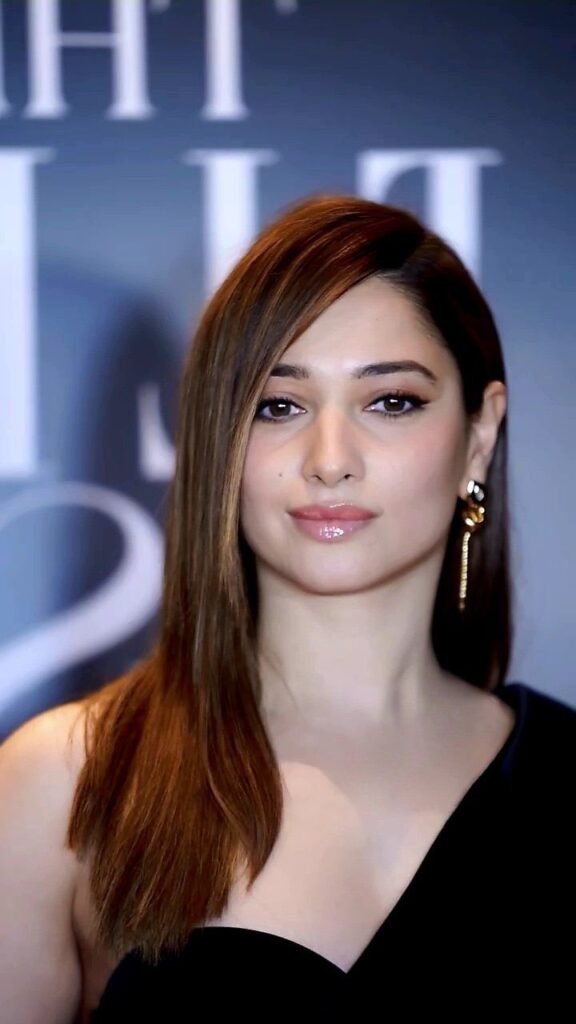 https://talkiesplus.com/tamannaah-bhatia-stunning-look/