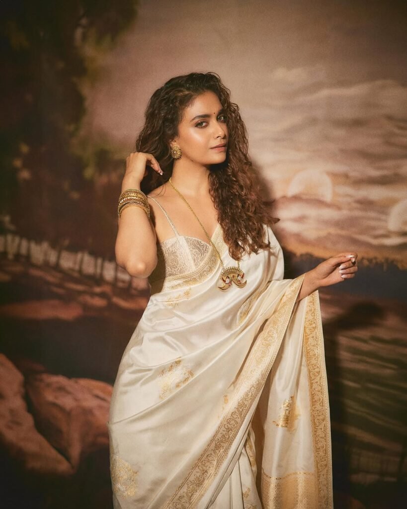 https://talkiesplus.com/keerthy-suresh-mesmerizes-in-stunning-saree-look/