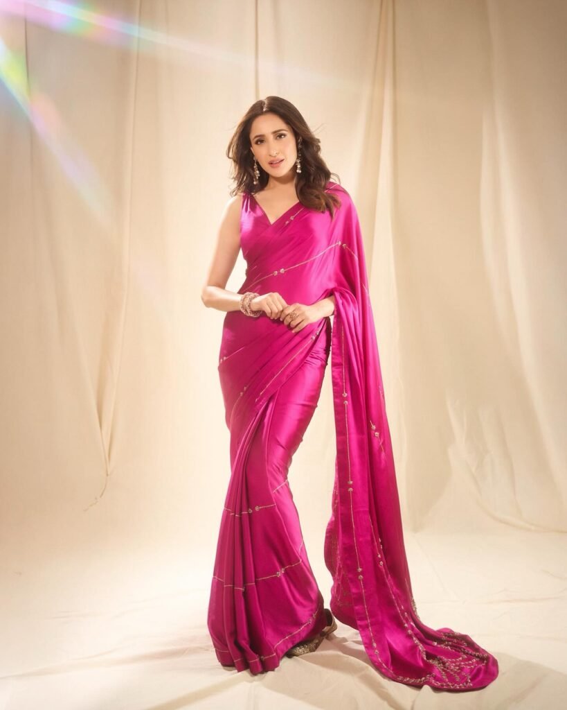 https://talkiesplus.com/pragya-jaiswals-stunning-pink-saree-look/