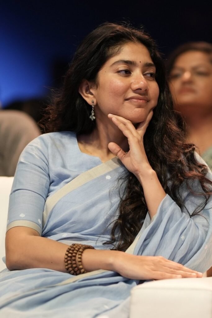 https://talkiesplus.com/sai-pallavi-stuns-at-thandel-movie-pre-release-event/