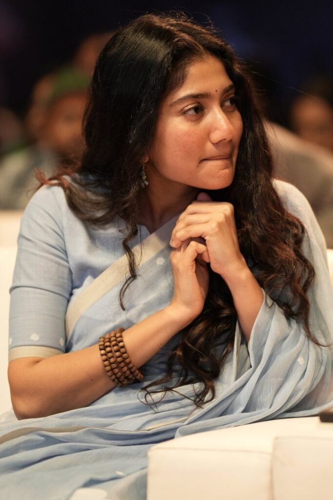 https://talkiesplus.com/sai-pallavi-stuns-at-thandel-movie-pre-release-event/