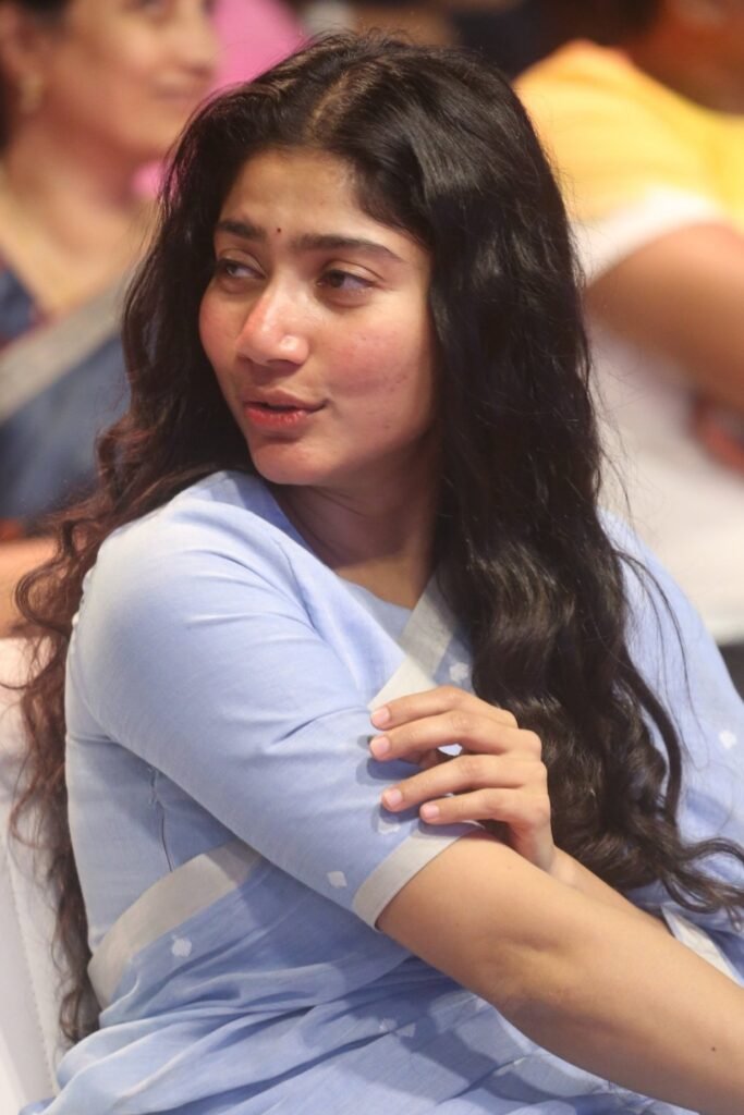 https://talkiesplus.com/sai-pallavi-stuns-at-thandel-movie-pre-release-event/