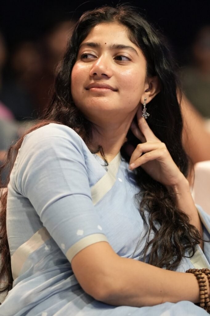 https://talkiesplus.com/sai-pallavi-stuns-at-thandel-movie-pre-release-event/