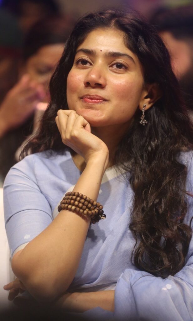 https://talkiesplus.com/sai-pallavi-stuns-at-thandel-movie-pre-release-event/