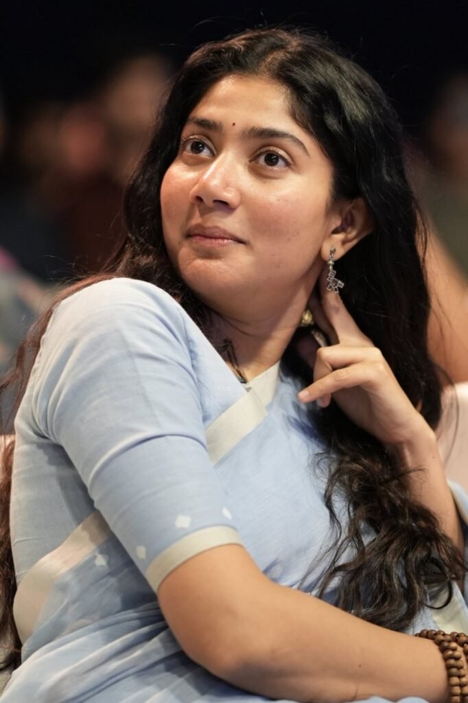 https://talkiesplus.com/sai-pallavi-stuns-at-thandel-movie-pre-release-event/