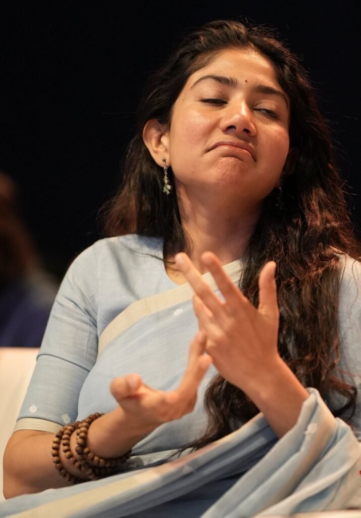 https://talkiesplus.com/sai-pallavi-stuns-at-thandel-movie-pre-release-event/