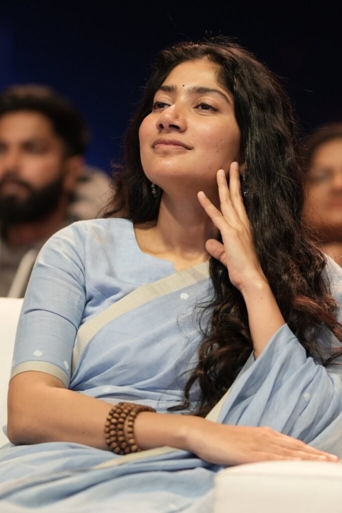 https://talkiesplus.com/sai-pallavi-stuns-at-thandel-movie-pre-release-event/