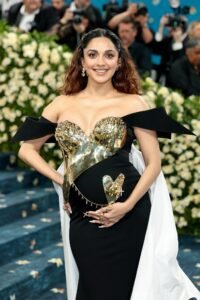 Kiara Advani Baby Bump Pics 3
