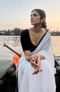 Malavika Mohanan white saree 5