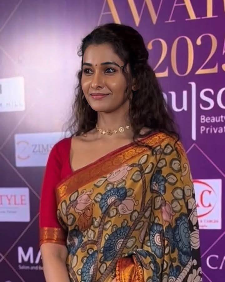 Priya Bhavani Shankar Stuns in Saree – A Timeless Elegance Captured in Photos