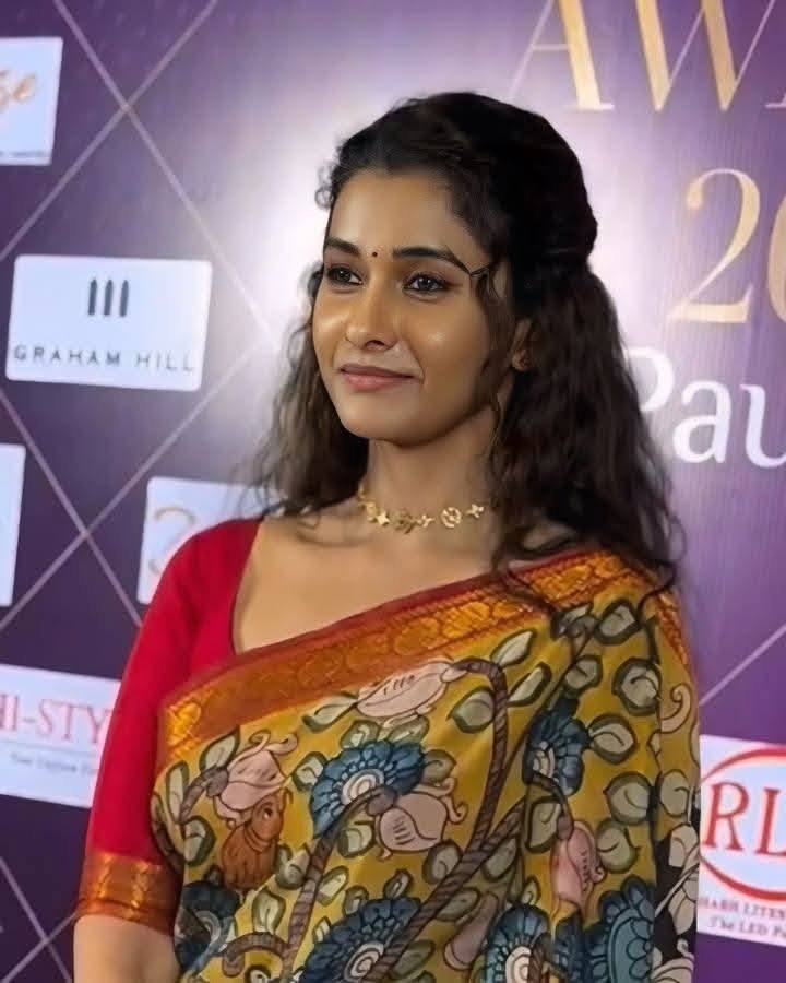 Priya Bhavani Shankar Stuns in Saree – A Timeless Elegance Captured in Photos