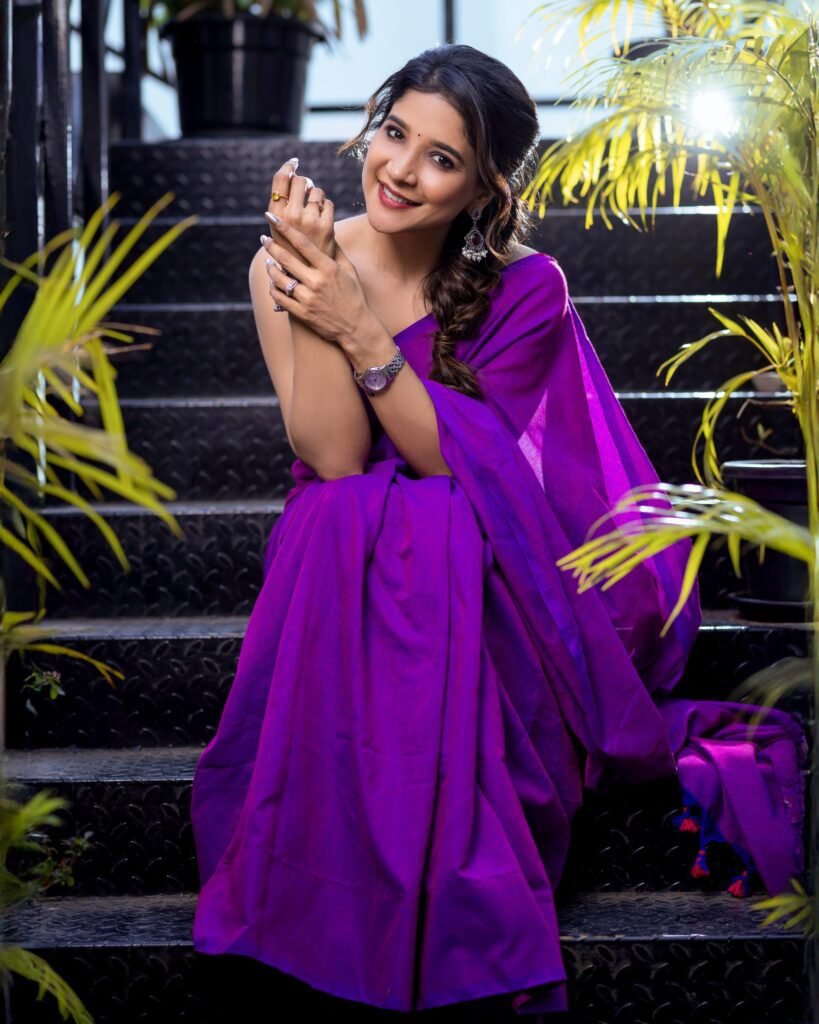 Sakshi Agarwal Slays the Saree Game – A Stunning Display of Elegance
