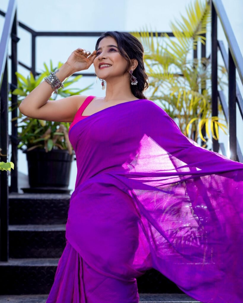 Sakshi Agarwal Slays the Saree Game – A Stunning Display of Elegance