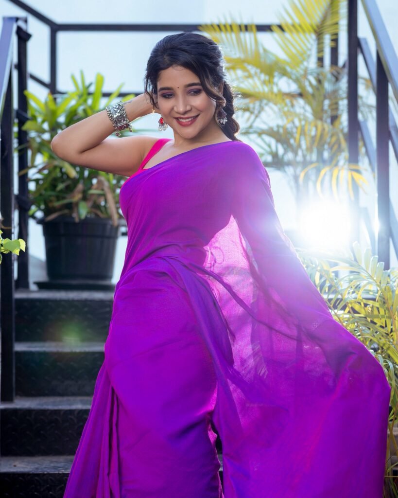 Sakshi Agarwal Slays the Saree Game – A Stunning Display of Elegance
